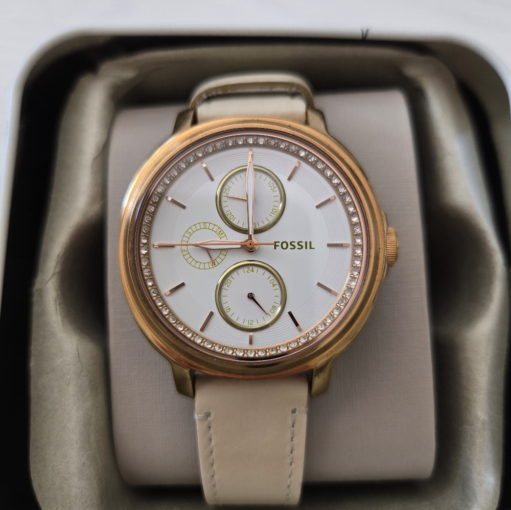 Fossil Women's Rose Gold and Cream Watch